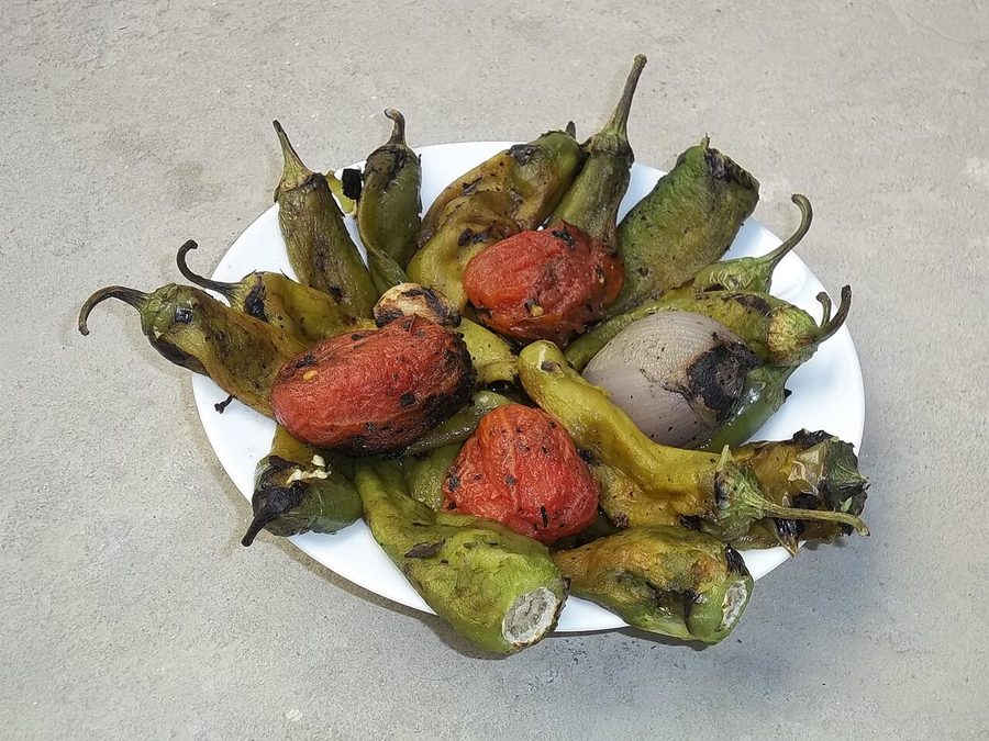 Verduras asadas y raciones para compartir